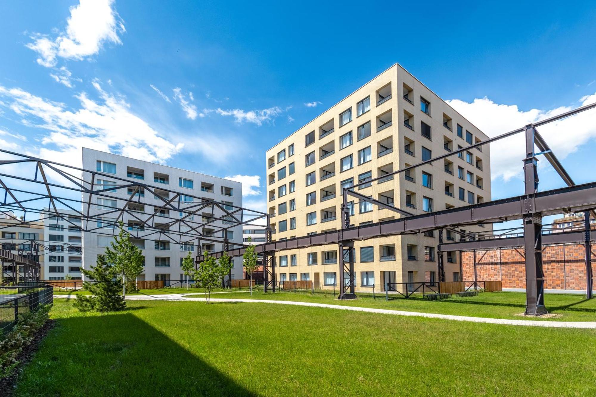 Bright 2br - 5th Floor, Balcony, Free Parking By Gravity Apartmán *