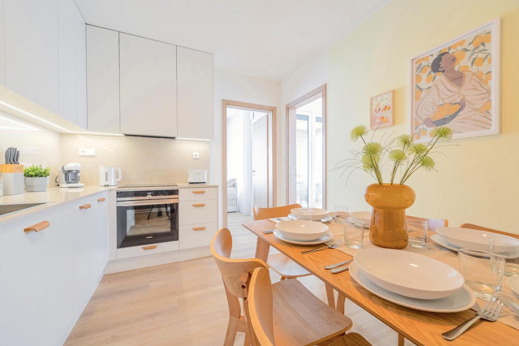 Apartmán Bright 2br - 5th Floor, Balcony, Free Parking By Gravity