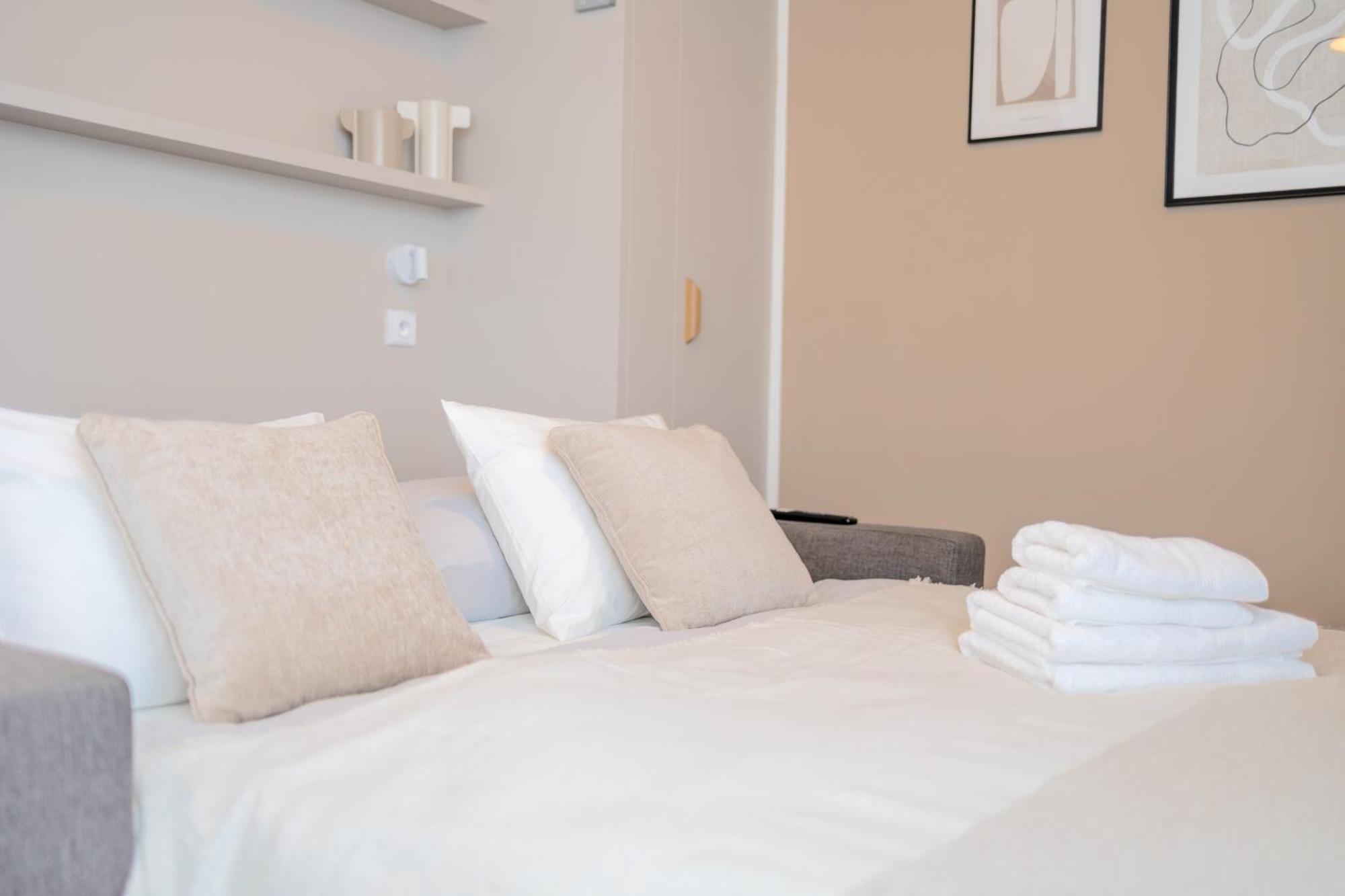 Apartmán Bright 2br - 5th Floor, Balcony, Free Parking By Gravity *