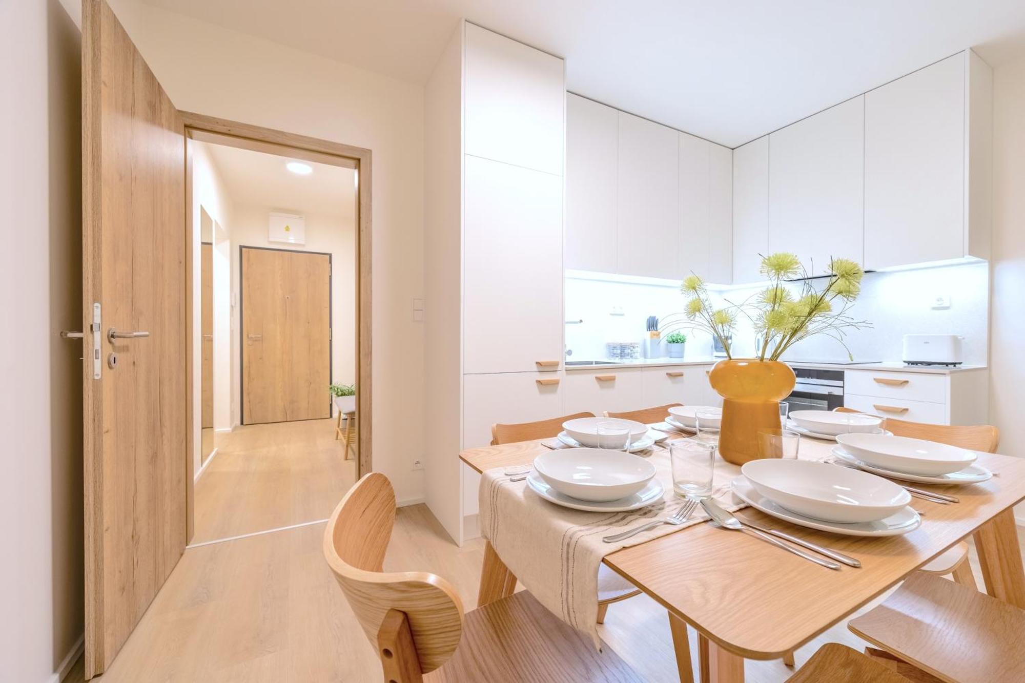 Lejlighed Bright 2br - 5th Floor, Balcony, Free Parking By Gravity *