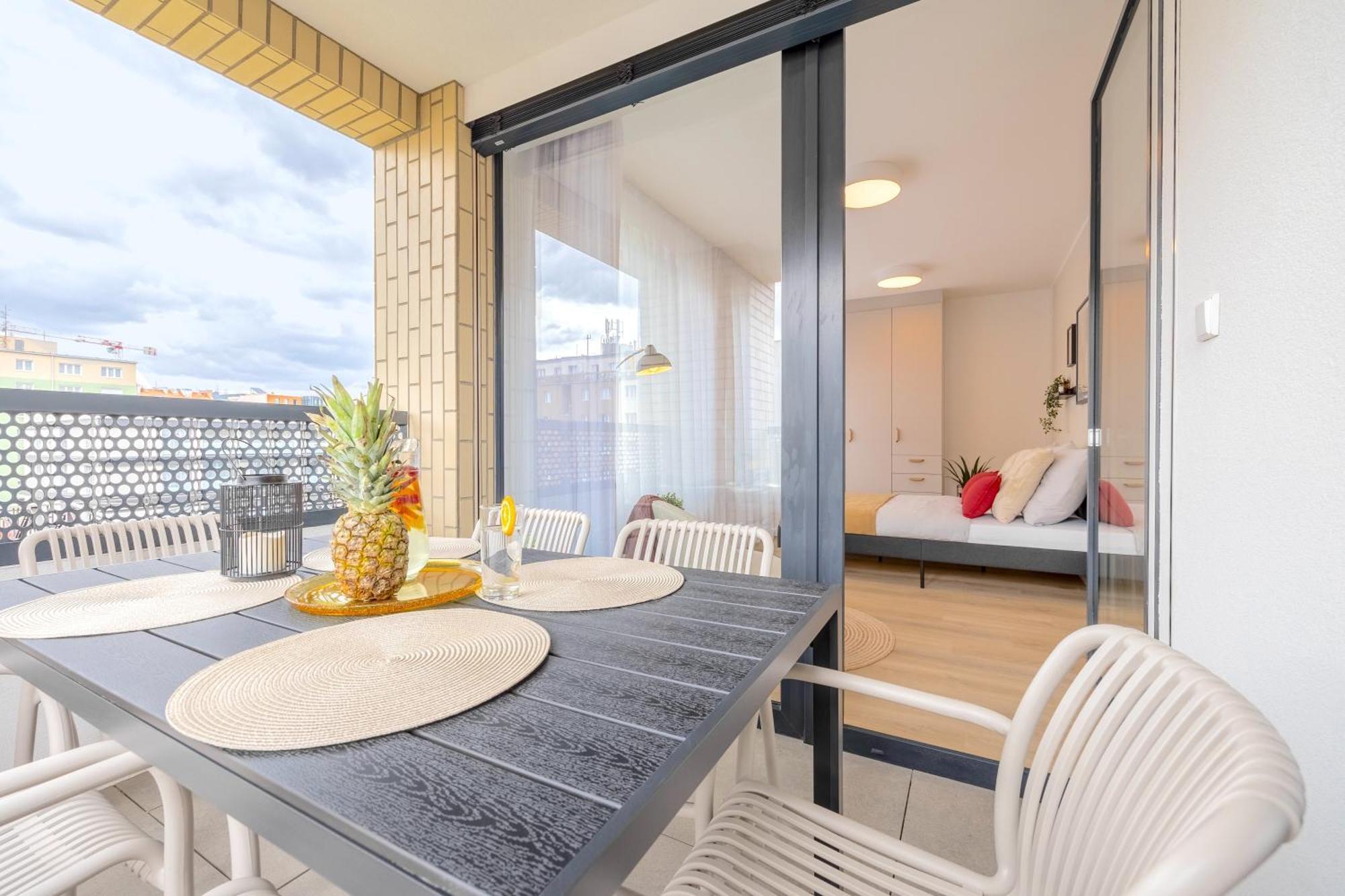Lejlighed Bright 2br - 5th Floor, Balcony, Free Parking By Gravity Prag