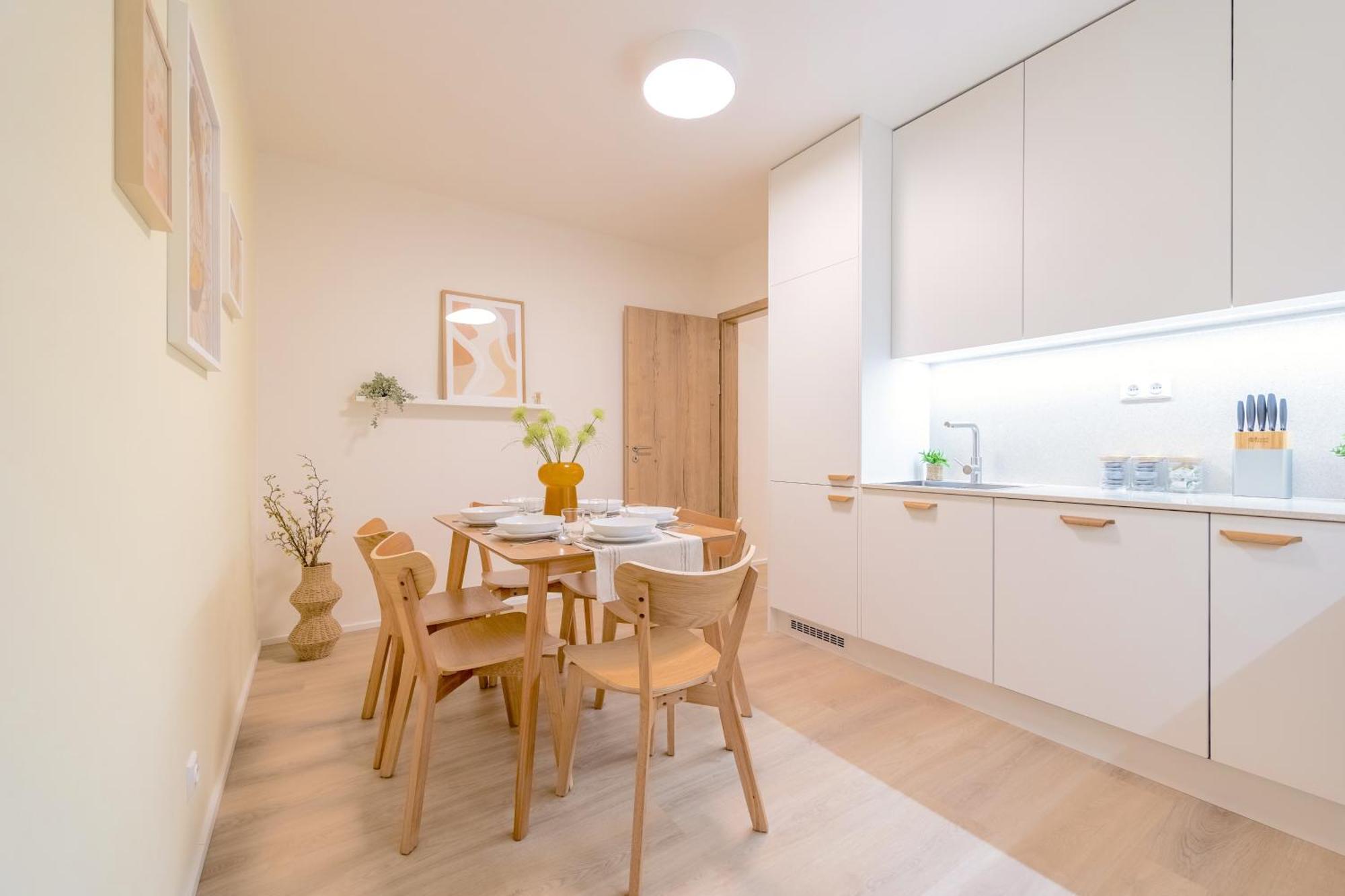 Lejlighed Bright 2br - 5th Floor, Balcony, Free Parking By Gravity *